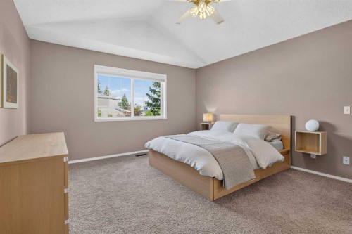 4 Citadel Manor Nw, Calgary, AB - Indoor Photo Showing Bedroom