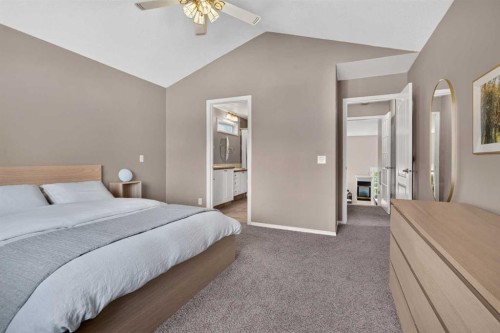 4 Citadel Manor Nw, Calgary, AB - Indoor Photo Showing Bedroom