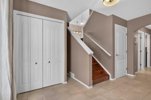 4 Citadel Manor Nw, Calgary, AB - Indoor Photo Showing Other Room