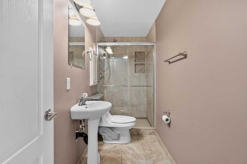 4 Citadel Manor Nw, Calgary, AB - Indoor Photo Showing Bathroom