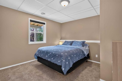 4 Citadel Manor Nw, Calgary, AB - Indoor Photo Showing Bedroom