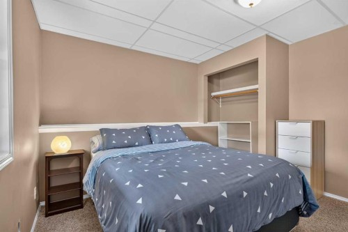 4 Citadel Manor Nw, Calgary, AB - Indoor Photo Showing Bedroom
