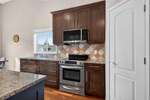 4 Citadel Manor Nw, Calgary, AB - Indoor Photo Showing Kitchen
