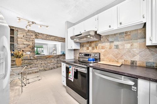 1949 Lytton Crescent Se, Calgary, AB - Indoor Photo Showing Kitchen