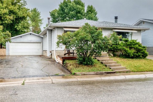 1949 Lytton Crescent Se, Calgary, AB - Outdoor