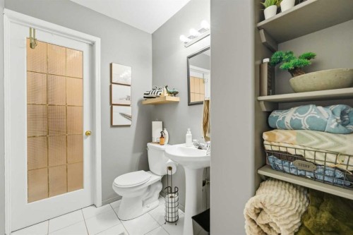 42H Green Meadow Crescent, Strathmore, AB - Indoor Photo Showing Bathroom
