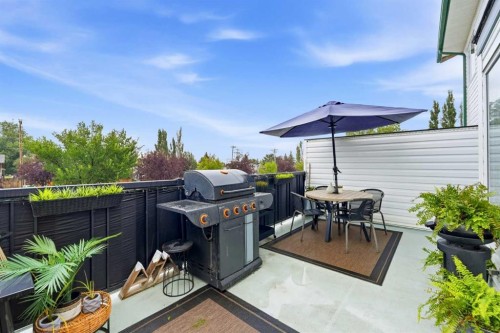 42H Green Meadow Crescent, Strathmore, AB - Outdoor With Deck Patio Veranda With Exterior