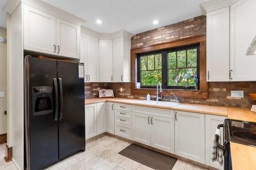 4730 50 Street, Olds, AB - Indoor Photo Showing Kitchen