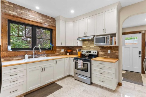 4730 50 Street, Olds, AB - Indoor Photo Showing Kitchen With Double Sink