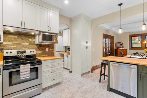 4730 50 Street, Olds, AB - Indoor Photo Showing Kitchen