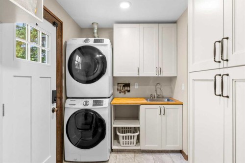 4730 50 Street, Olds, AB - Indoor Photo Showing Laundry Room