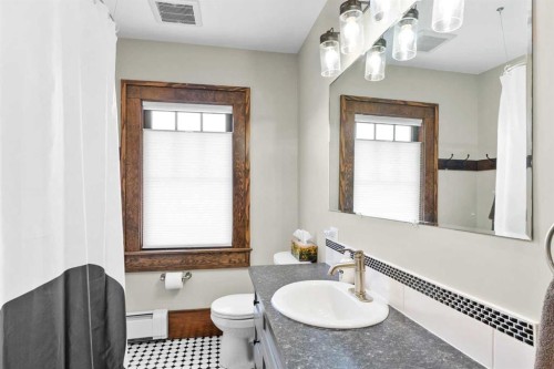 4730 50 Street, Olds, AB - Indoor Photo Showing Bathroom