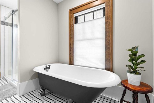 4730 50 Street, Olds, AB - Indoor Photo Showing Bathroom