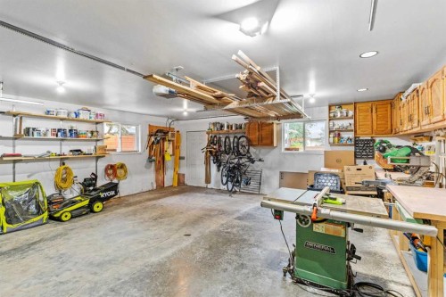 4730 50 Street, Olds, AB - Indoor Photo Showing Garage