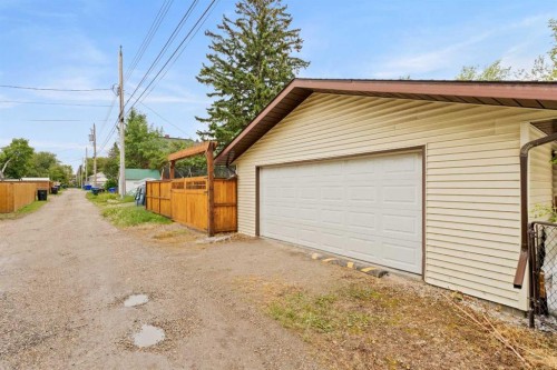 4730 50 Street, Olds, AB - Outdoor With Exterior