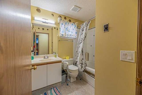 55 San Diego Manor Ne, Calgary, AB - Indoor Photo Showing Bathroom