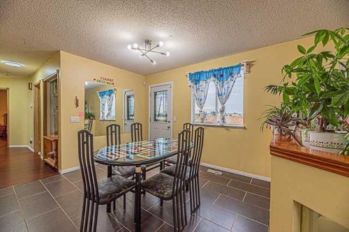 55 San Diego Manor Ne, Calgary, AB - Indoor Photo Showing Dining Room