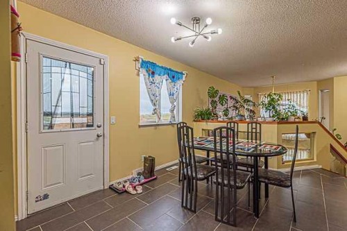 55 San Diego Manor Ne, Calgary, AB - Indoor Photo Showing Dining Room
