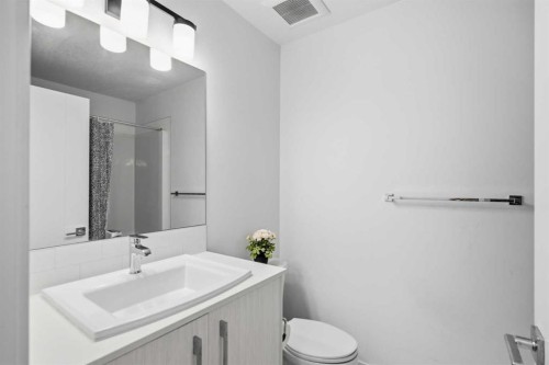602-335 Creekside Boulevard Sw, Calgary, AB - Indoor Photo Showing Bathroom