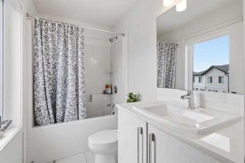 602-335 Creekside Boulevard Sw, Calgary, AB - Indoor Photo Showing Bathroom