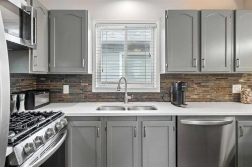 1840 33 Avenue Sw, Calgary, AB - Indoor Photo Showing Kitchen With Double Sink