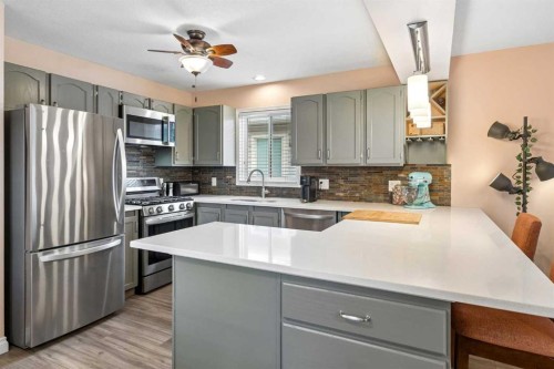 1840 33 Avenue Sw, Calgary, AB - Indoor Photo Showing Kitchen With Stainless Steel Kitchen With Upgraded Kitchen