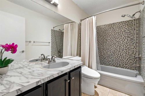 1840 33 Avenue Sw, Calgary, AB - Indoor Photo Showing Bathroom