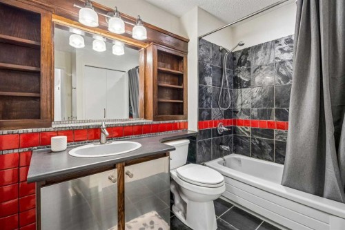 1840 33 Avenue Sw, Calgary, AB - Indoor Photo Showing Bathroom