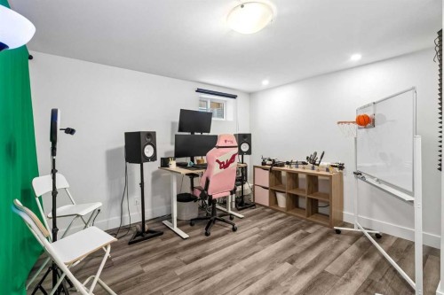 1840 33 Avenue Sw, Calgary, AB - Indoor
