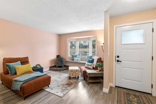 1840 33 Avenue Sw, Calgary, AB - Indoor Photo Showing Living Room