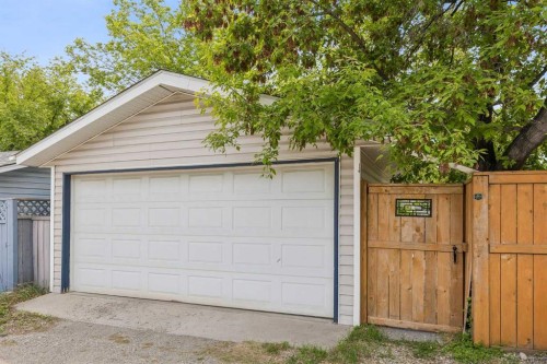 1840 33 Avenue Sw, Calgary, AB - Outdoor With Exterior