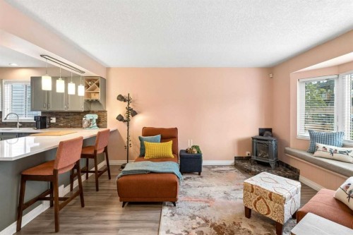 1840 33 Avenue Sw, Calgary, AB - Indoor Photo Showing Living Room