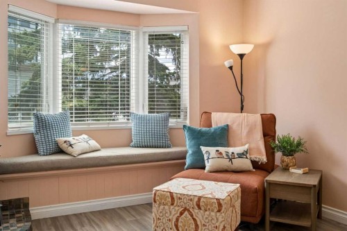 1840 33 Avenue Sw, Calgary, AB - Indoor Photo Showing Living Room