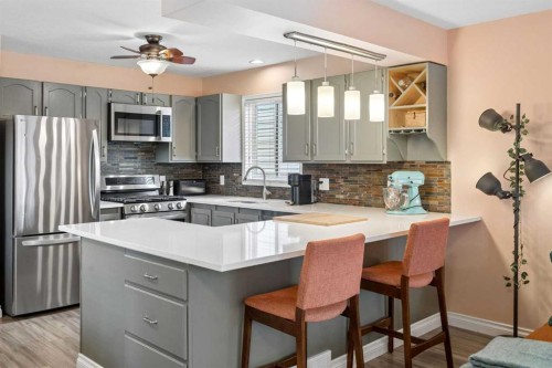 1840 33 Avenue Sw, Calgary, AB - Indoor Photo Showing Kitchen With Stainless Steel Kitchen With Upgraded Kitchen