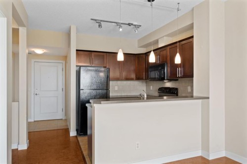 407-201 Sunset Drive, Cochrane, AB - Indoor Photo Showing Kitchen