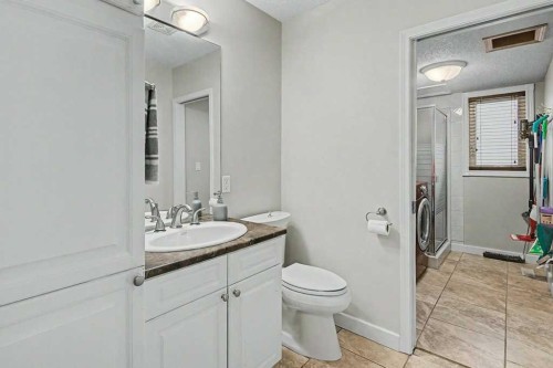43 Riverside Road Se, Calgary, AB - Indoor Photo Showing Bathroom