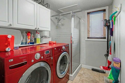 43 Riverside Road Se, Calgary, AB - Indoor Photo Showing Laundry Room