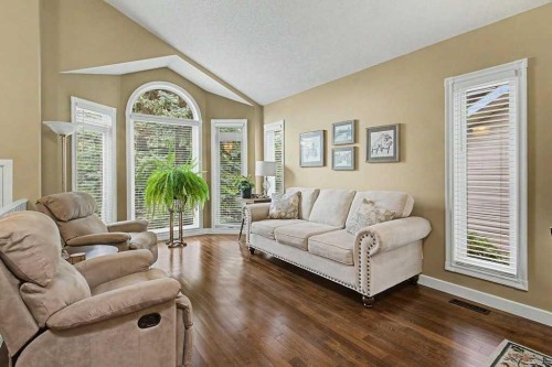 43 Riverside Road Se, Calgary, AB - Indoor Photo Showing Living Room