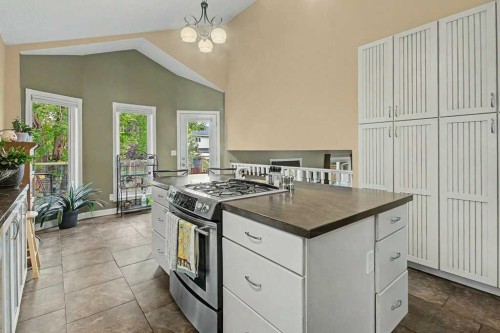 43 Riverside Road Se, Calgary, AB - Indoor Photo Showing Kitchen
