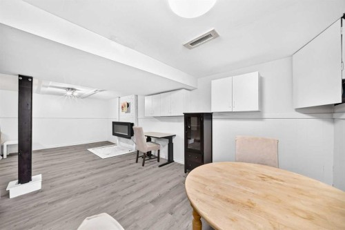 4832 Worcester Drive Sw, Calgary, AB - Indoor Photo Showing Dining Room