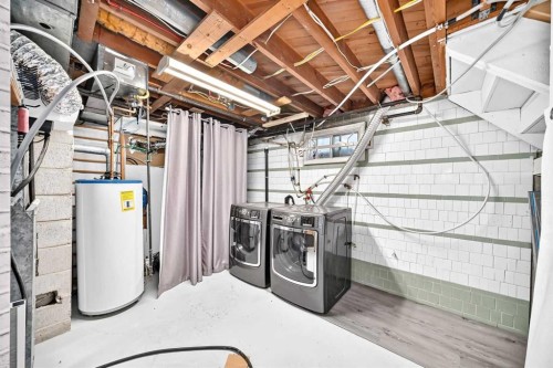 4832 Worcester Drive Sw, Calgary, AB - Indoor Photo Showing Laundry Room
