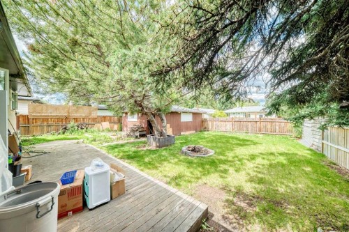 4832 Worcester Drive Sw, Calgary, AB - Outdoor With Backyard