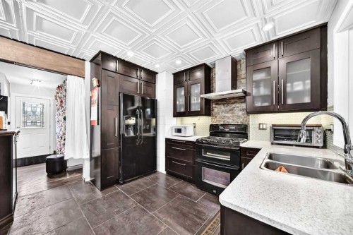 4832 Worcester Drive Sw, Calgary, AB - Indoor Photo Showing Kitchen With Double Sink