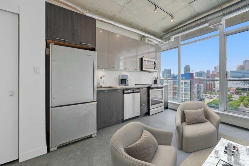 1009-624 8 Avenue Se, Calgary, AB - Indoor Photo Showing Kitchen With Stainless Steel Kitchen