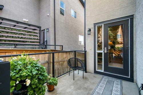 9062 14 Avenue Sw, Calgary, AB - Outdoor With Exterior