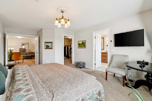 9062 14 Avenue Sw, Calgary, AB - Indoor Photo Showing Bedroom