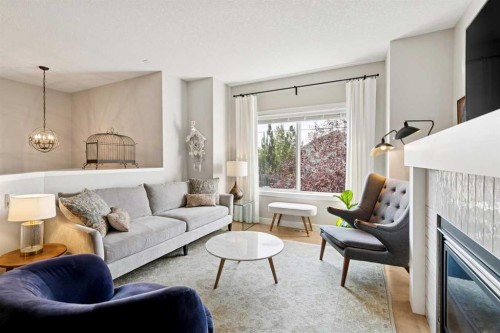 9062 14 Avenue Sw, Calgary, AB - Indoor Photo Showing Living Room