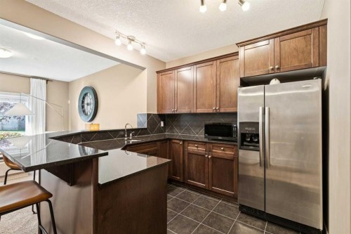 9062 14 Avenue Sw, Calgary, AB - Indoor Photo Showing Kitchen