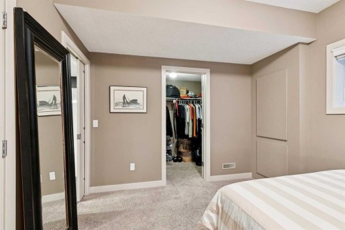9062 14 Avenue Sw, Calgary, AB - Indoor Photo Showing Bedroom