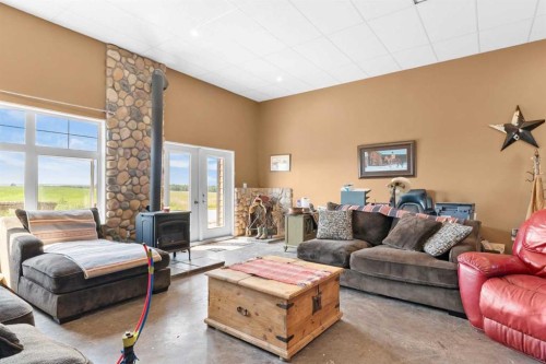 31170 Range Road 42 Range, Rural Mountain View County, AB - Indoor Photo Showing Living Room